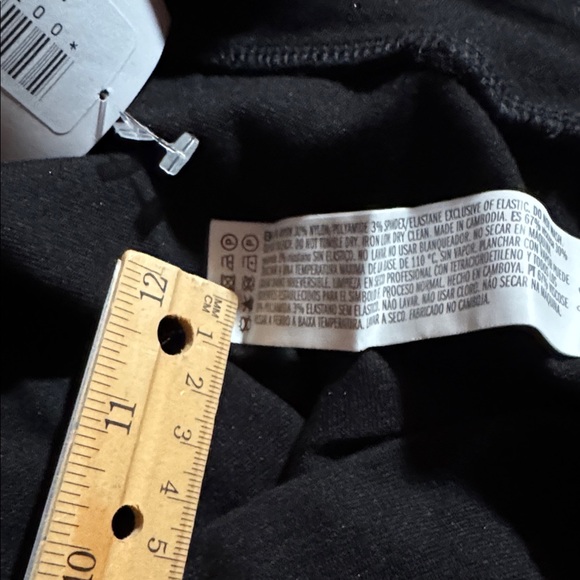 Forever 21 Classic Black Skirt - Picture 4 of 4